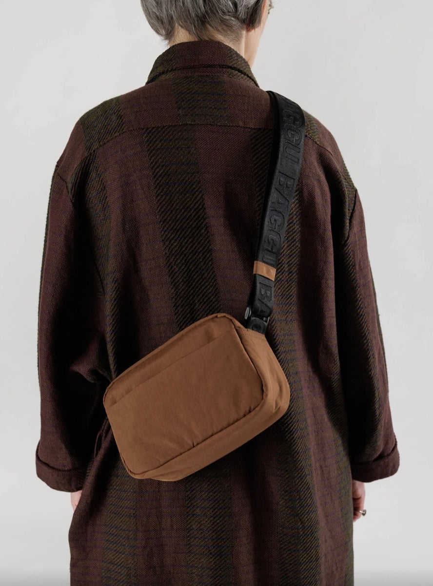 BAGGU ショルダーバッグ ダークブラウン Baggu Camera Crossbody – TatteredTrading